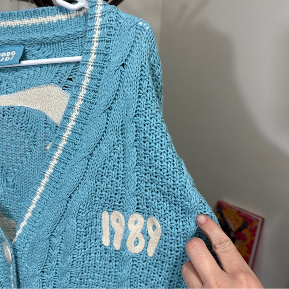 Taylor Swift 1989 Taylor’s Version Blue Cardigan Sweater MD/LG Official Merch - Picture 3 of 6